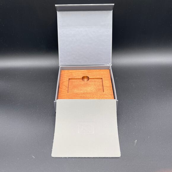 Luxury LC Gift Card Gift Box with Leather Protective Cover - Picture 5 of 11